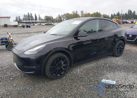 2023 Tesla Model Y Awd/Long Range Dual Motor All-Wheel Drive z USA, uszkodzony, nr VIN 7SAYGAEE3PF865147